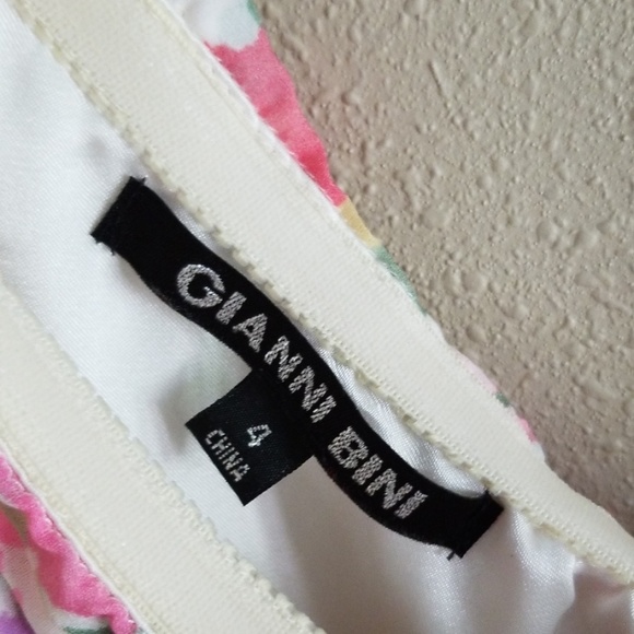 One shoulder floral dress - Picture 3 of 4